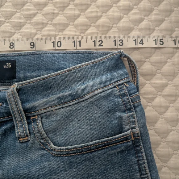 HOLLISTER Low Rise Denim Shorts Size 26 - Picture 5 of 8